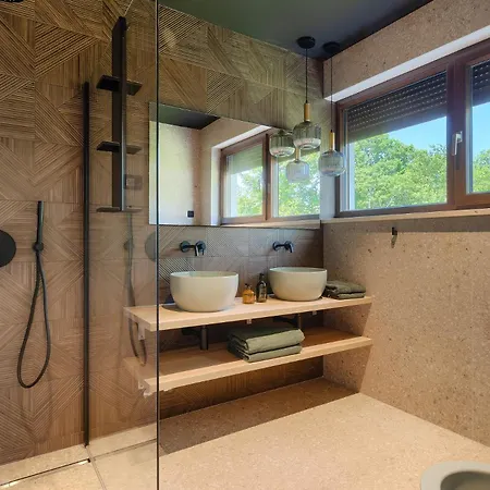 Vila Nicol Tireli Krsan